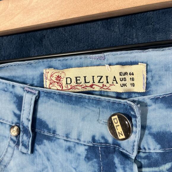 DELIZIA Distressed Light Blue Front and Butt Pocket Scrunch Womans Size US 16 - Picture 3 of 7